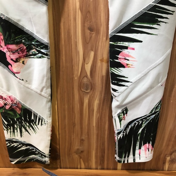 Fabletics- Gaviota Mesh- Tropical White - Picture 9 of 13